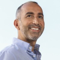 Hassanein Hiridjee, Axian Group